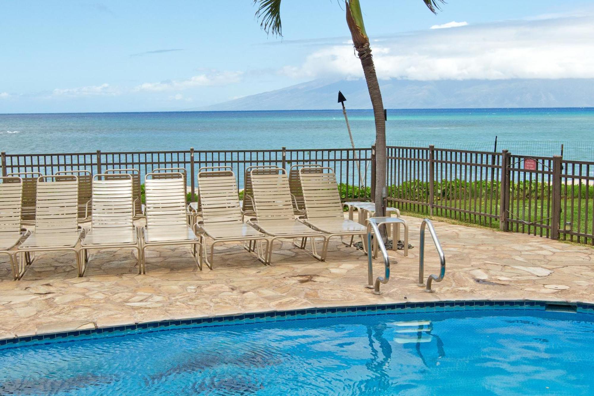 Hololani Resort Kahana Exterior photo